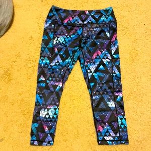 Mid rise Capri length leggings with pockets CVG